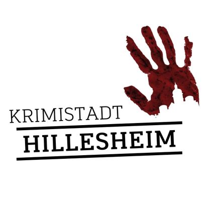 Das schwarz-rote Logo der Krimihauptstadt Hillesheim mit einem schwarzen Schriftzug Krimihauptstadt Hillesheim und einem gezeichneten blutigen Handabdruck