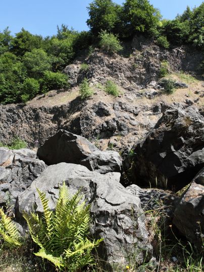 Boulders inside the Arensberg volcano.