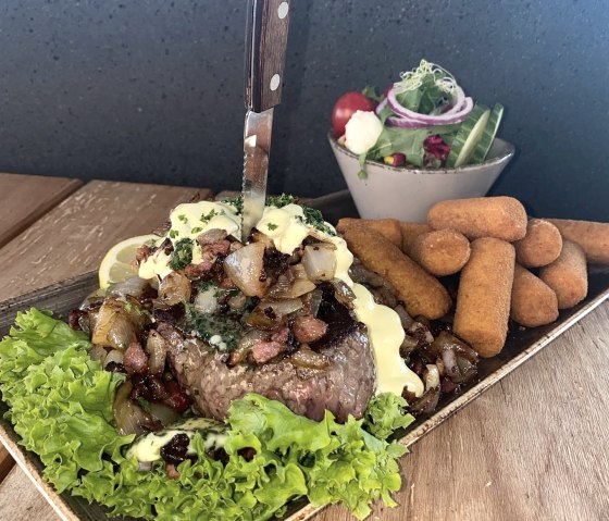 Gaumenschmaus, &copy; Tino&acute;s Girll & Burger