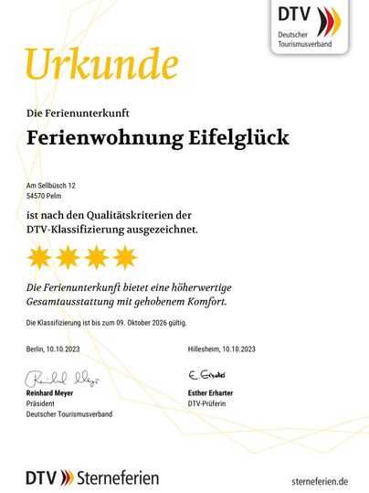 Eine Urkunde für die Ferienwohnung Eifelglück, ausgezeichnet mit fünf Sternen nach DTV-Kriterien. Die Unterkunft bietet hochwertigen Komfort und eine angenehme Gesamtausstattung.