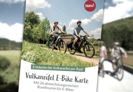 Titelseite Vulkaneifel E-Bike Karte mit einem Bild von zwei Radfahrern