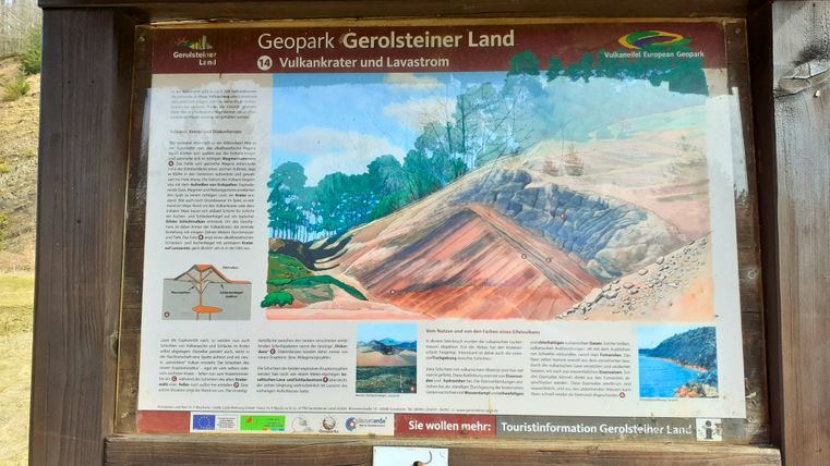 Infotafel über den Rockeskyller Kopf im Geopark Gerolsteiner Land.