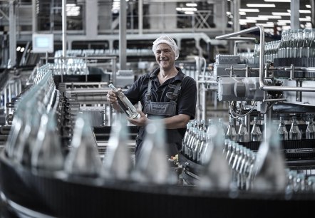 Qualit&auml;tskontrolle bei Gerolsteiner, &copy; Gerolsteiner Brunnen GmbH & Co. KG