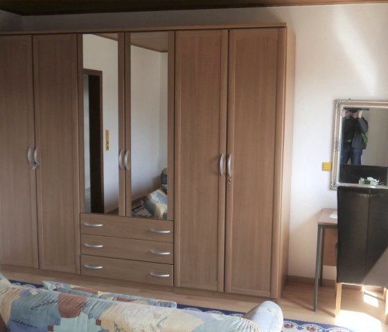 Fewo Peter - Schlafzimmer 1.1, &copy; Touristik GmbH Gerolsteiner Land > A. Kube