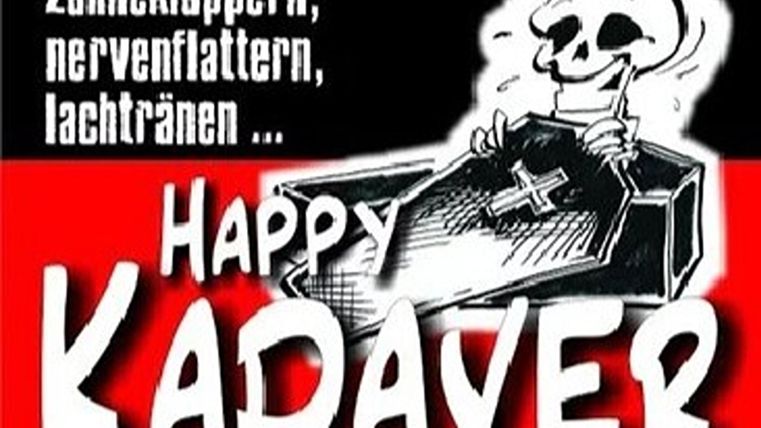 Ein Cartoon-Skelett liegt in einem Sarg und lächelt. Der Hintergrund ist rot und schwarz mit dem Text "Happy Kadaver".