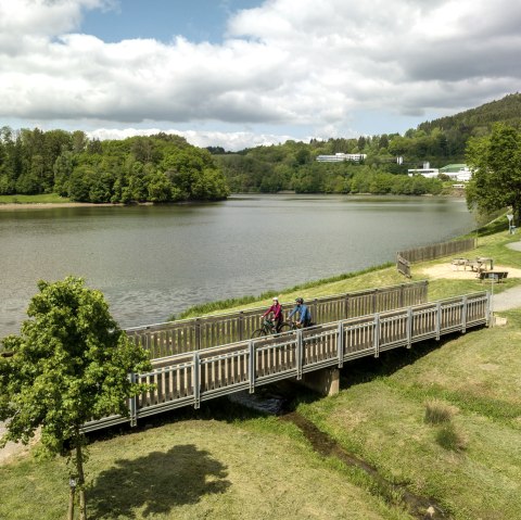 The Prüm cycle path leads past the Bitburg reservoir near Biersdorf, © Eifel Tourismus GmbH, Dominik Ketz