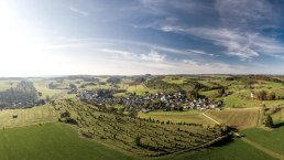 Uitzicht op de Calvarieberg en Alendorf op Eifelsteig etappe 7, &copy; Eifel Tourismus GmbH, D. Ketz
