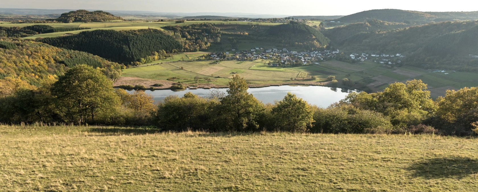Blick ins Meerfelder Maar, &copy; Eifel Tourismus GmbH