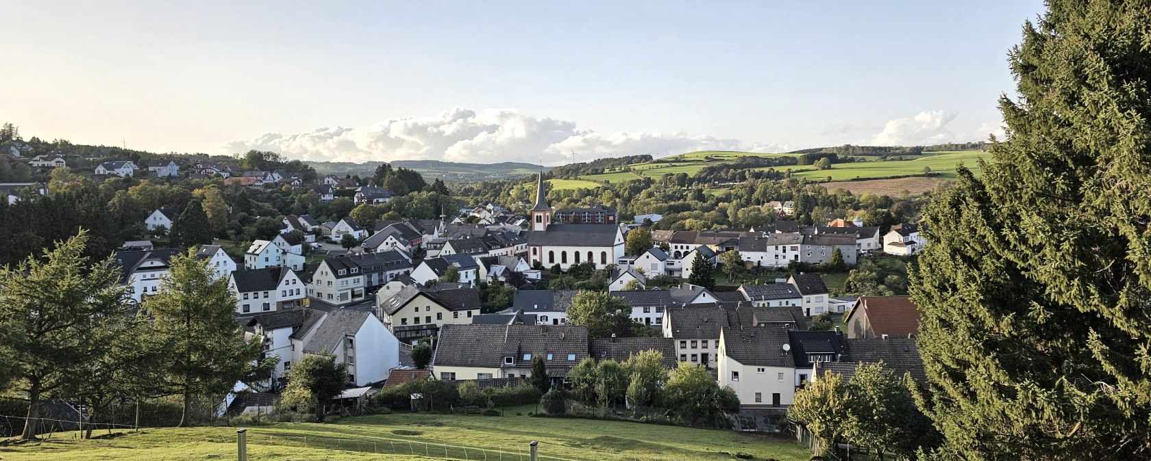 Blick auf Stadtkyll, © Touristik GmbH Gerolsteiner Land, Leonie Post