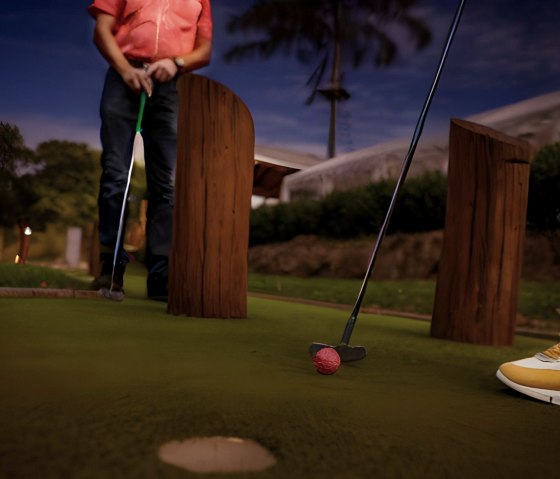 Adventure Minigolf bei Nacht, © EifelAdventures Berlingen