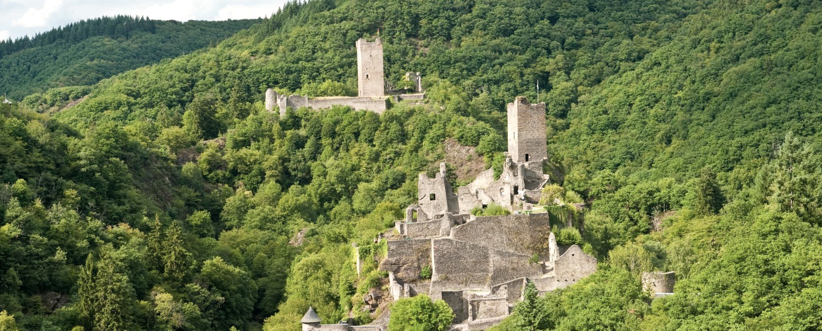 Grafschaft-Pfad: Aussicht auf Manderscheider Burgen, © GesundLand Vulkaneifel/D. Ketz