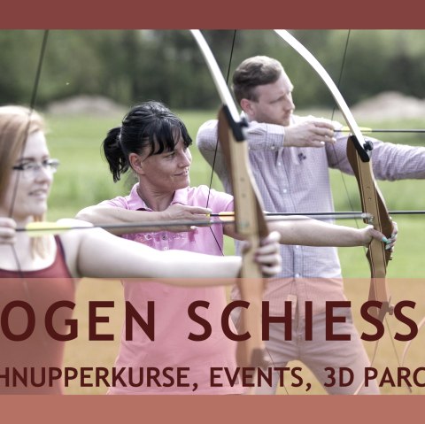 Flyer für die Bogenschieß-Angebot des Archeryhotels mit 3 Personen, die je einen Bogen mit Pfeilen spannen.