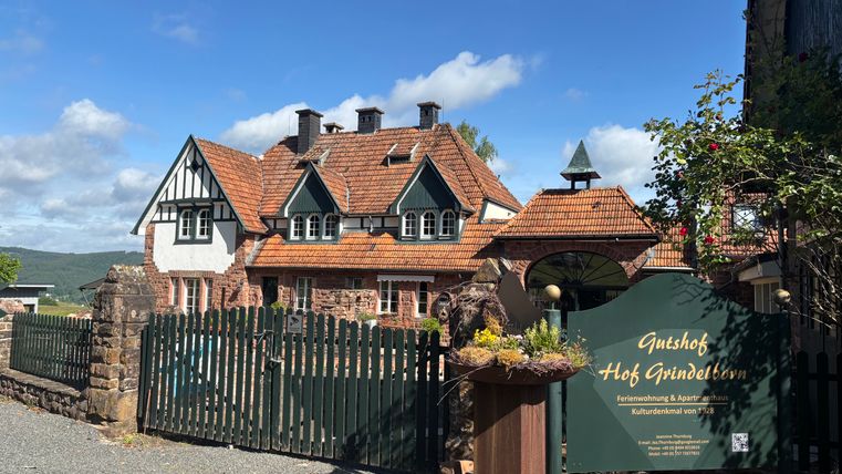 Außenfassade des Hof Grindelborn in Mürlenbach