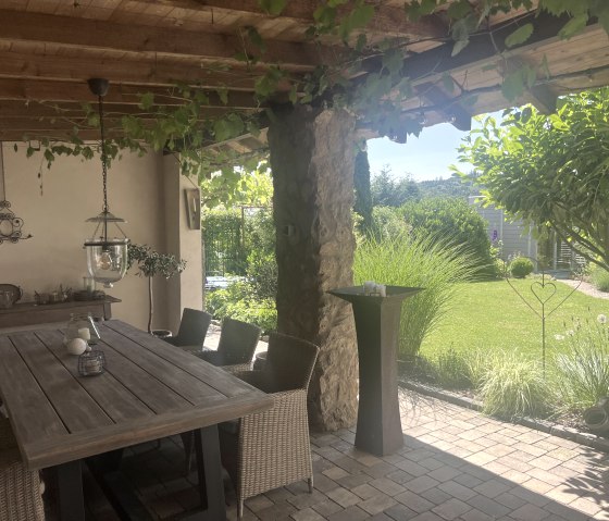 &Uuml;berdachte Terrasse