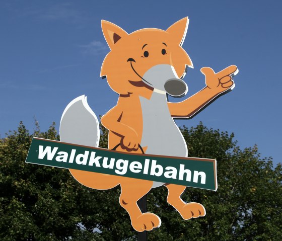 Hinweis-Fuchs Waldkugelbahn, &copy; Thomas Langens