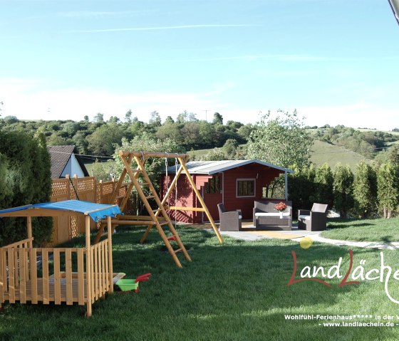 Die Spielwiese mit viel Spielm&ouml;glichkeiten, &copy; Familie Flo&szlig;dorf