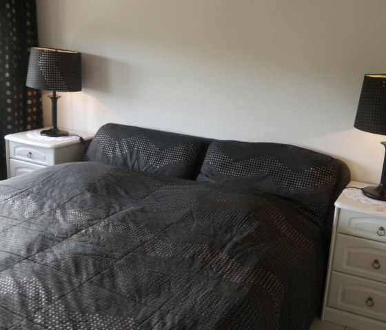 Fewo Charly - Schlafzimmer 1, &copy; Touristik GmbH Gerolsteiner Land > A. Kube