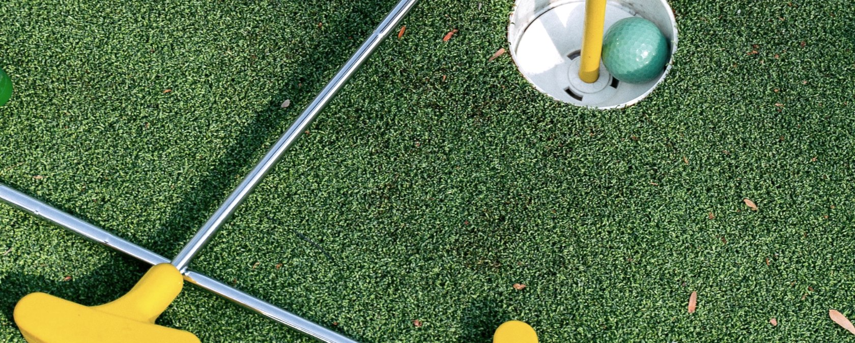 Minigolf, &copy; Pexels.com/Anna Tarazevich