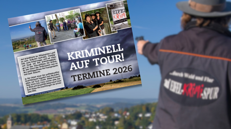 Im Hintergrund verschwommen eine Person, die eine Pistole in die Ferne richtet. Davor ein Prospekt mit dem Titel "Kriminell auf Tour - Termine 2026".