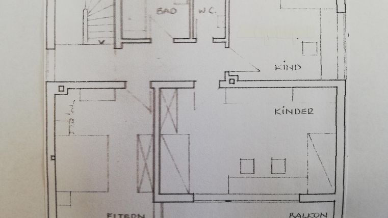 A simple floor plan drawing of a house. It shows rooms like a bathroom, children's room, and a balcony.