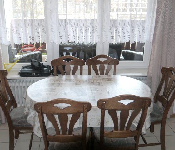 Fewo Peter - K&uuml;che Sitzecke, &copy; Touristik GmbH Gerolsteiner Land > A. Kube