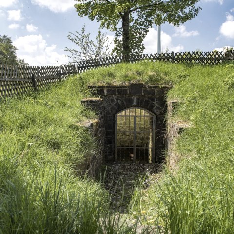 Altstraßbachquelle, © Sie können die Fotos natürlich nutzen, hierbei bitte beim Fotonachweis oben genanntes Copyright angeben.
Bitte die Fotos nur nach Rücksprache mit uns in den sozialen Medien veröffentlichen, wie möchten diese exklusiv halten. Eine Veröffentlichung auf eurer Homepage oder in Prospekten ist kein Problem.