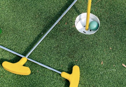 Minigolf, &copy; Pexels.com/Anna Tarazevich
