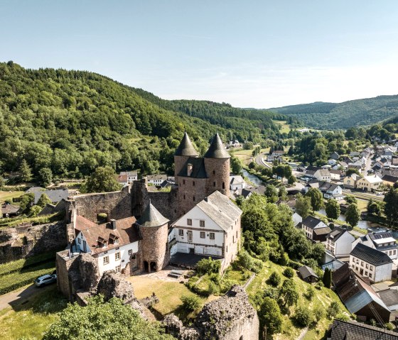 Bertradaburg mit Blick auf M&uuml;rlenbach, &copy; Eifel Tourismus GmbH, Dominik Ketz
