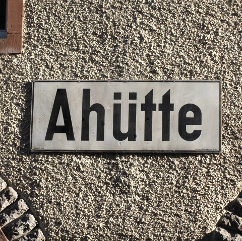 Bahnhofsschild, &copy; Andreas Kurth