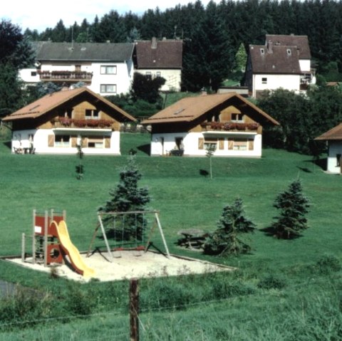 Spielplatz+Häuser, © Kloep