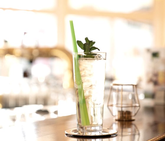 Hotel L&ouml;wenstein Leo's Bar & Caf&eacute; (1), &copy; Wir erlauben die zeitlich unbegrenzte Verwendung und die Ver&ouml;ffentlichung sowohl auf der Website als auch in den Social Media Kan&auml;len sowie in den Druckauflagen. Das Teilen und Bearbeiten darf nur in vorheriger R&uuml;cksprache mit uns erfolgen.