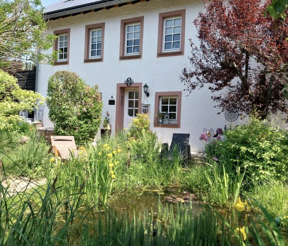 Privates Gartengel&auml;nde mit Biotop