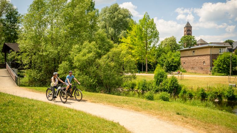 Radfahrer im Kurpark Gerolstein.