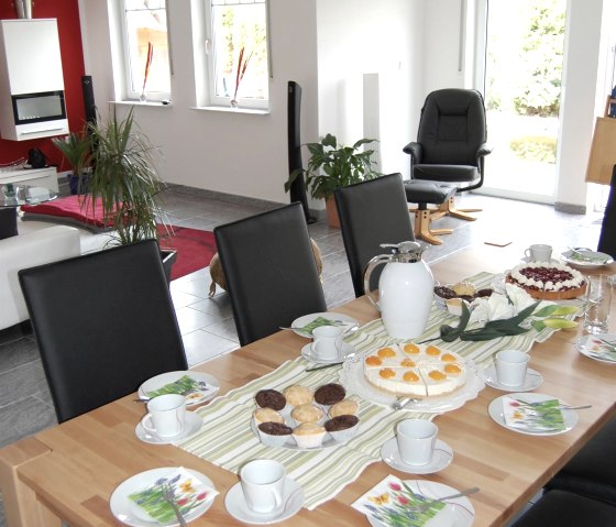Auch am Esstisch genug Platz f&uuml;r alle, &copy; Familie Flo&szlig;dorf