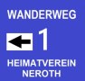 Blaues Schild mit weißem Text: 'WANDERWEG 1', Pfeil nach links, 'HEIMATVEREIN NEROTH'., © Touristik GmbH Gerolsteiner Land