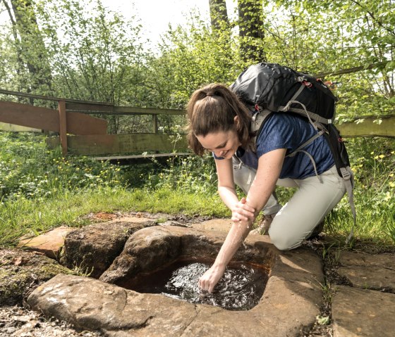 Verfris jezelf in de mineraalbron Steffelner Drees, © Eifel Tourismus GmbH, D. Ketz