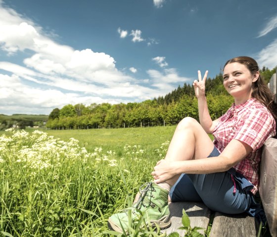Hiking rest at the garden fence on the Vulcano Trail, &copy; Eifel Tourismus GmbH, D. Ketz