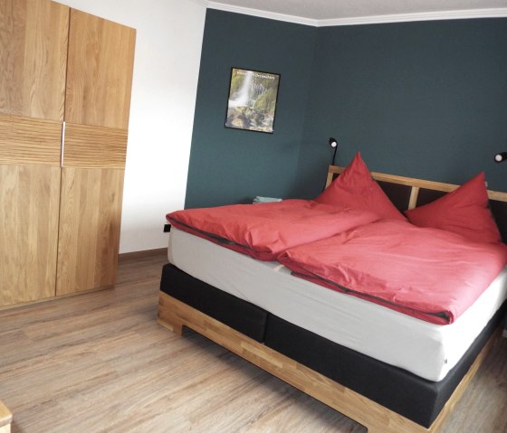 Scshlafzimmer 2 mit Kleiderschrank