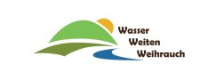 Logo mit gr&uuml;nem H&uuml;gel, blauem Fluss und gelber Sonne. Text: 'Wasser Weiten Weihrauch'., &copy; Touristik GmbH Gerolsteiner Land