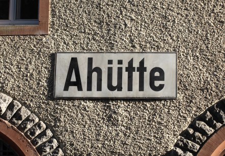 Bahnhofsschild, &copy; Andreas Kurth