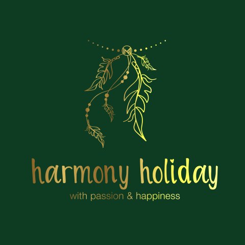 harmony holiday_Logo_gold auf gruen