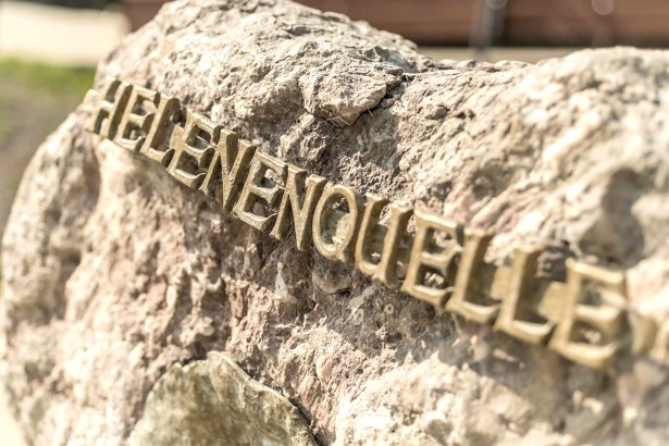 Schriftzug Helenenquelle, © Eifel Tourismus GmbH, Dominik Ketz
