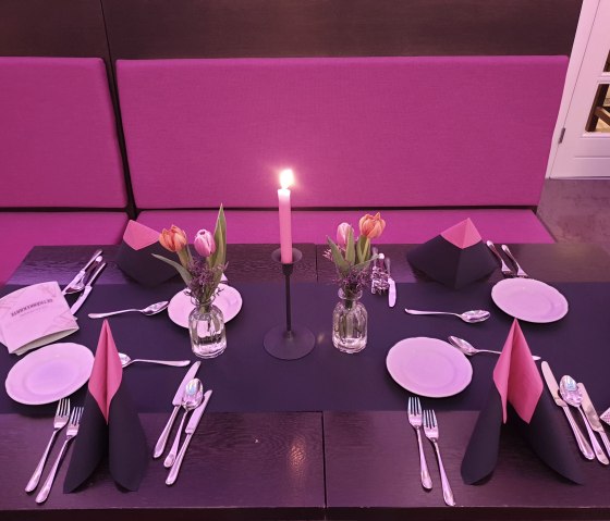 Krimidinner eingedeckt, © Augsstiner Hotel