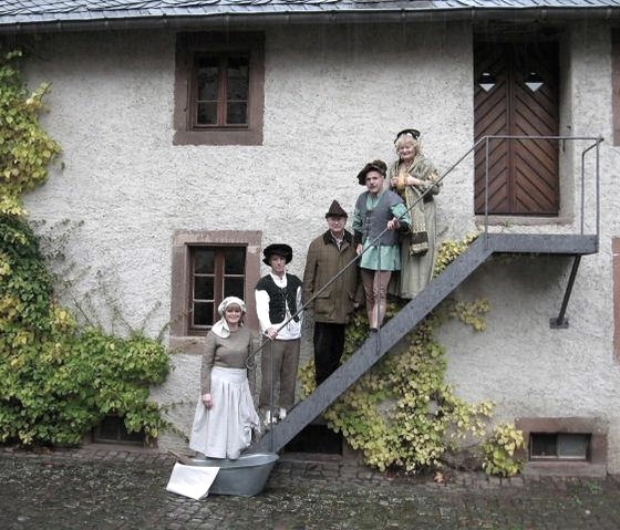 Unterburg Lissingen F&uuml;hrung, &copy; Lipperson