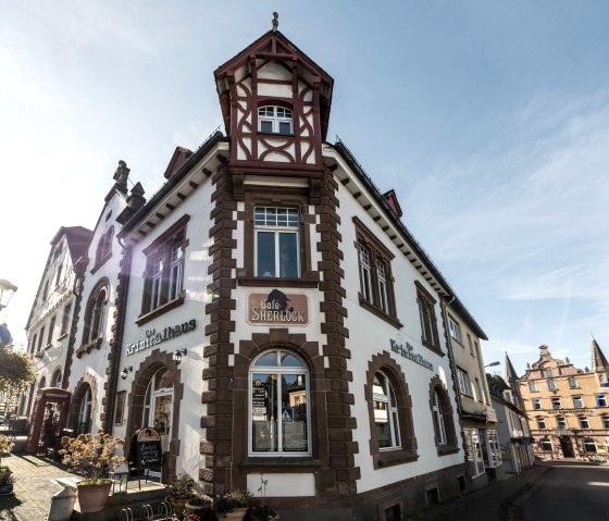 Kriminalhaus mit Caf&eacute; Sherlock, &copy; Eifel Tourismus GmbH, Dominik Ketz