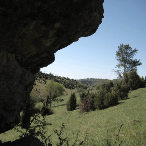 Blick durch Hippelsteinchen, © Touristik GmbH Gerolsteiner Land, Ute Klinkhammer
