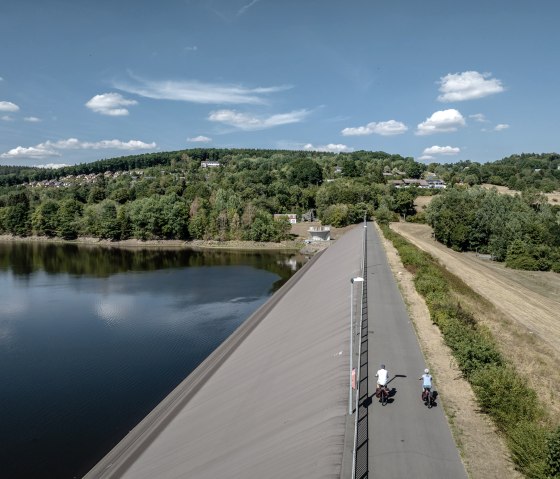 The Kyll cycle path leads past Lake Kronenburg, &copy; Eifel Tourismus GmbH, Dennis Stratmann - finanziert durch REACT-EU