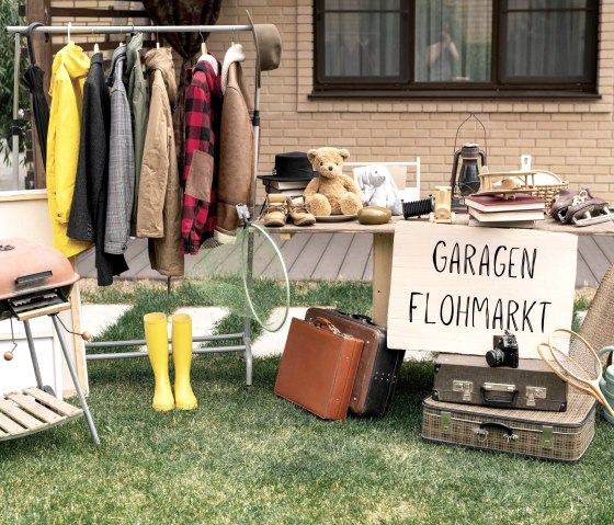 Musterbild Garagen Flohmarkt, © Canva